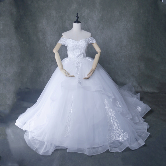 豪華！ ウェディングドレス  オフショル   キラキラ光る刺繍 リボン   ブライダル  フレアスカート 1枚目の画像