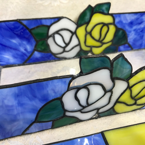 ステンドグラス ティッシュボックス（Bx-1 ブルー＆イエロー バラ柄