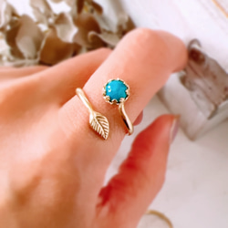 天然石ターコイズAAAゴールドベゼル＆リーフリング フリーサイズ(約9号〜17号位) turquoise ring 3枚目の画像