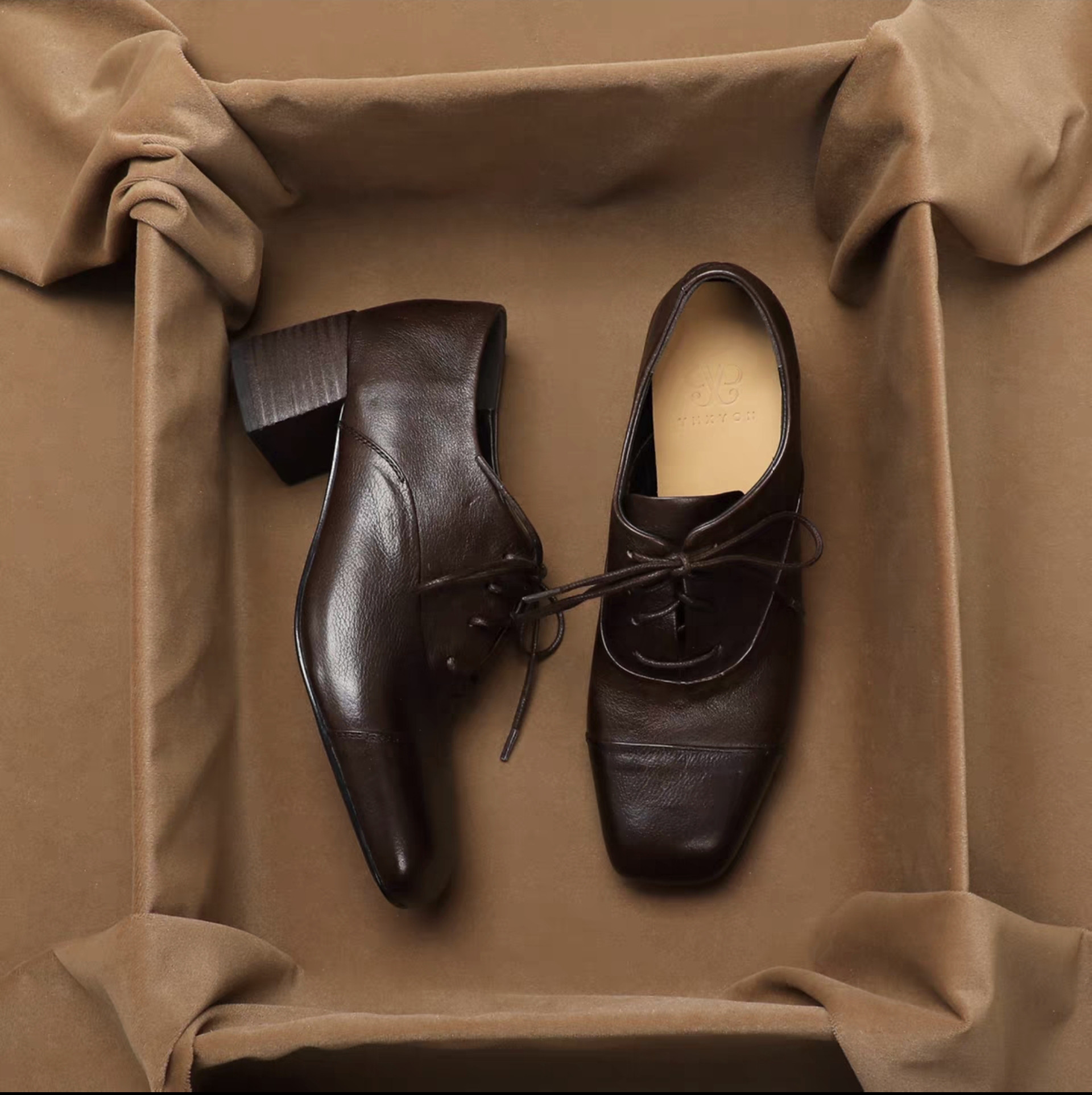 ソフトな風合いのトラッドシューズ。おじ靴 レースアップ オックスフォード 仕事  黒 ブラック ブラウン 茶色 春 紐靴