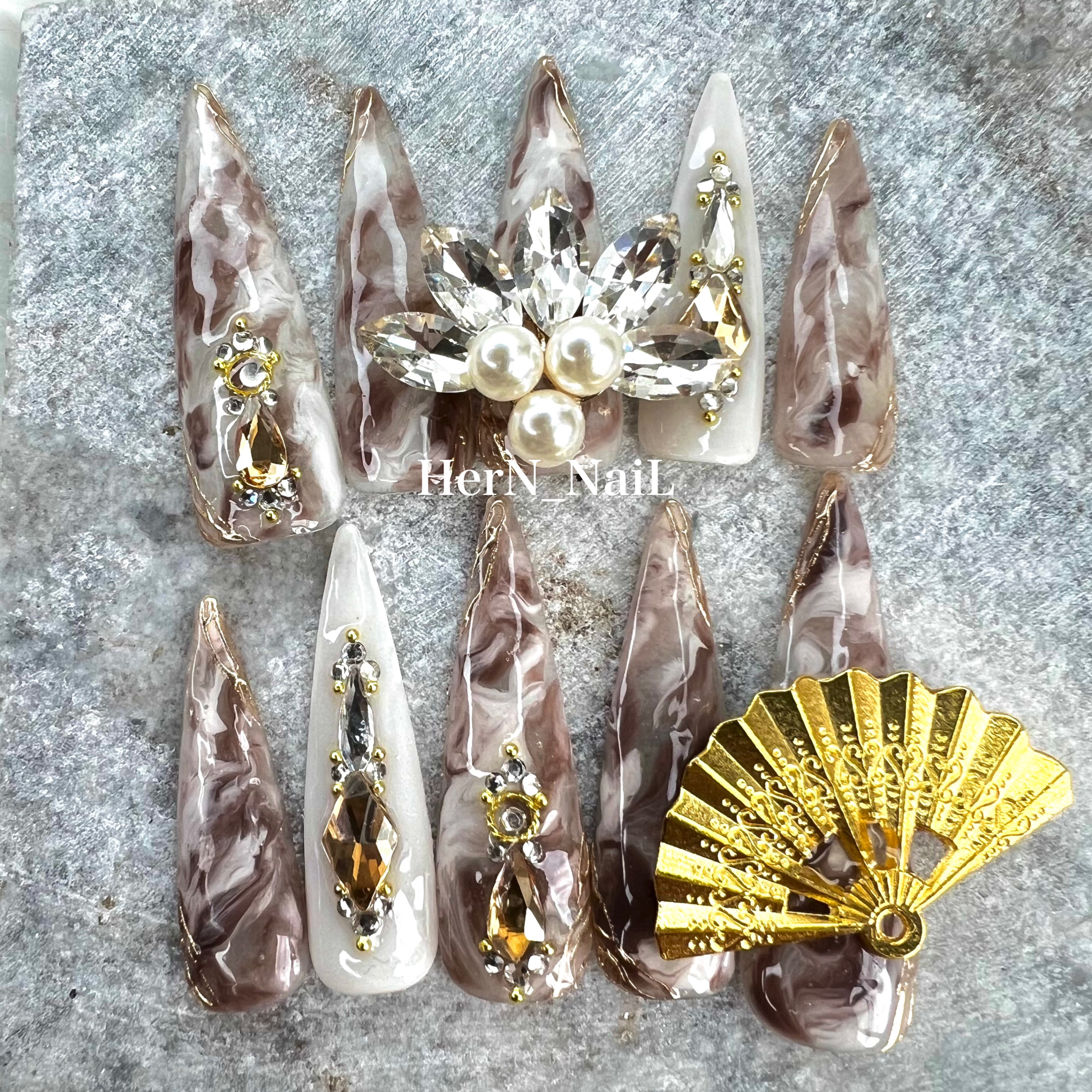 ホワイトブラウンマーブルストーンデカパーツネイルチップ