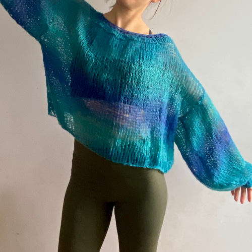 手編みグラデーションニット オーバーサイズ 短丈 長め袖 ブルー