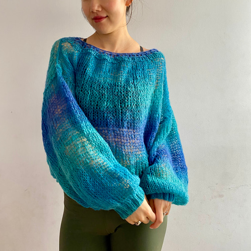 手編みグラデーションニット オーバーサイズ 短丈 長め袖 ブルー