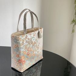 帯リメイクバッグ 鶴と四季の花々　トートバッグ　M　和装バッグ 3枚目の画像