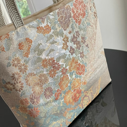 帯リメイクバッグ 鶴と四季の花々　トートバッグ　M　和装バッグ 9枚目の画像