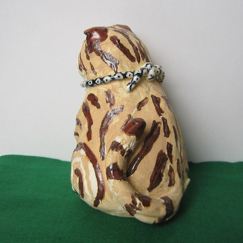 招き猫 スコテッシュ 折れ耳 茶色渦巻模様 1点物 陶器 縁起物 猫 置物