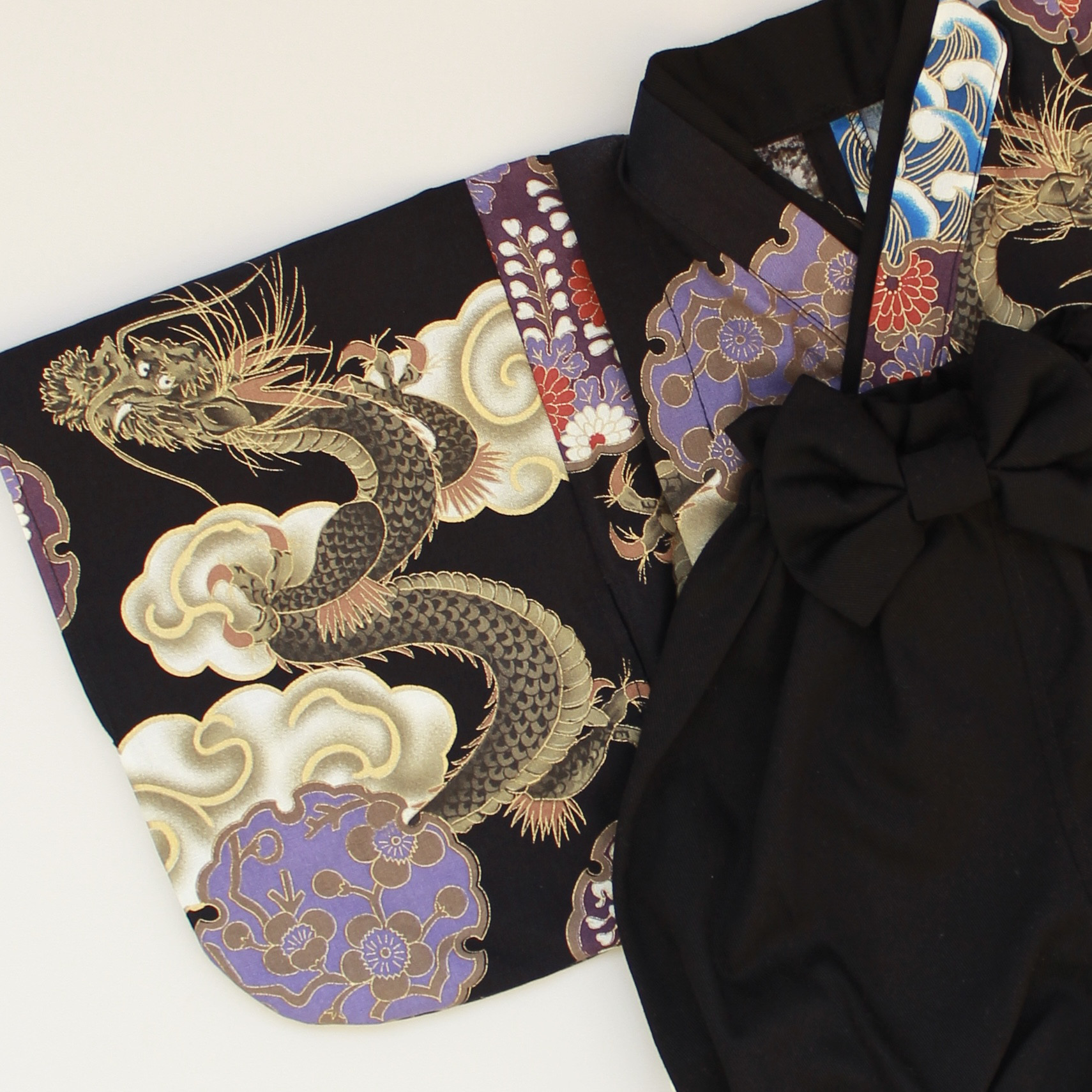 かわいさと安全性を両立｜本格和柄ベビー袴 龍×黒 安心サイズ調整＆安全リボン