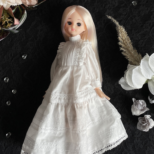 22cmドール服 リカちゃん 白いワンピース その他人形 アリス 22cmドール服 リカちゃん 白いワンピース その他人形 アリス