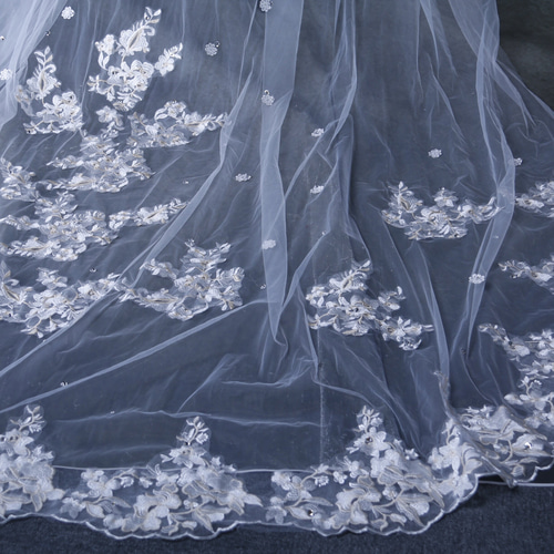 ロングベール キラキラ光る刺繍 ハンドメイド ビジュー プリンセス