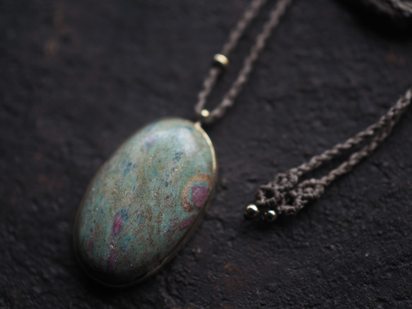 ruby in fuchsite brass necklace (inori) 3枚目の画像