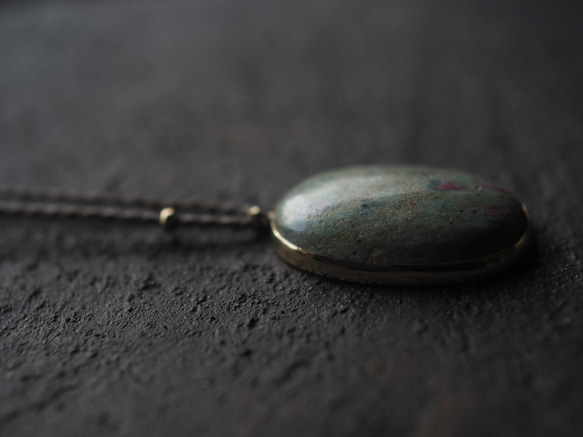 ruby in fuchsite brass necklace (inori) 11枚目の画像