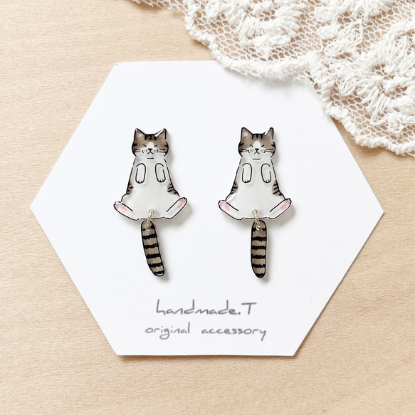 揺れるしっぽの猫ピアス キジ白猫 ピアス（スタッド・一粒） トト 通販