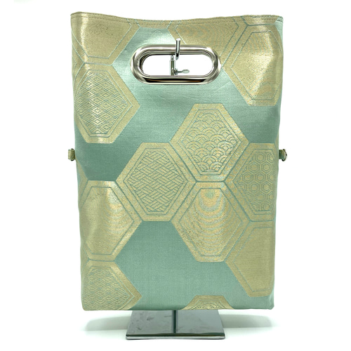 クラッチバッグ くり抜きハンドル(シルバー） 袋帯有織文様亀甲 (薄緑  