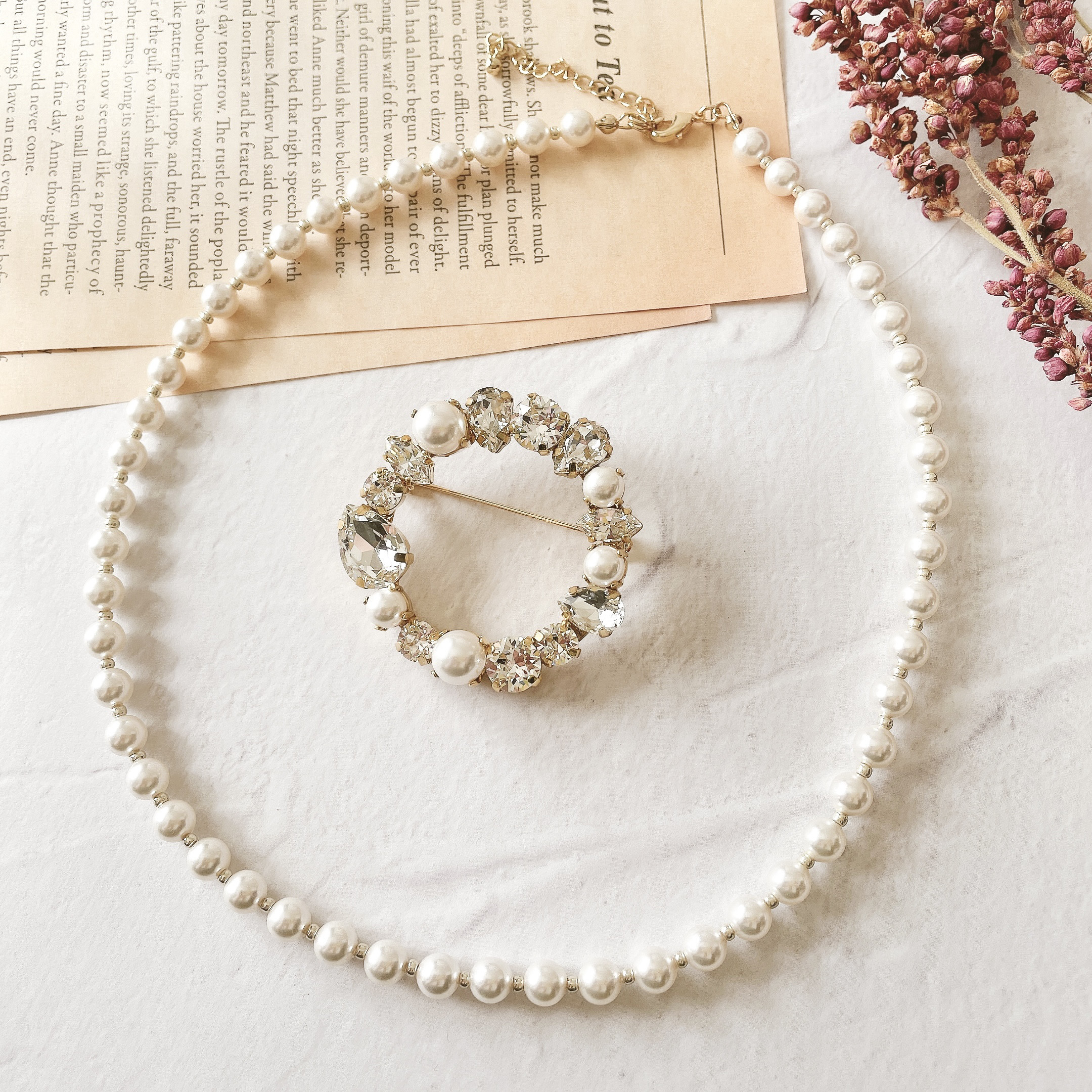 クリスタル＆パールのブローチとネックレスのセット　入学式・卒業式に　大人フォーマル　ビジューブローチ