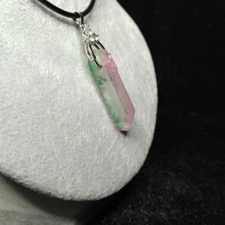 天然水晶ナチュラルポイント　グリーン・ピンク染色フロストタイプ　ネックレス 5枚目の画像