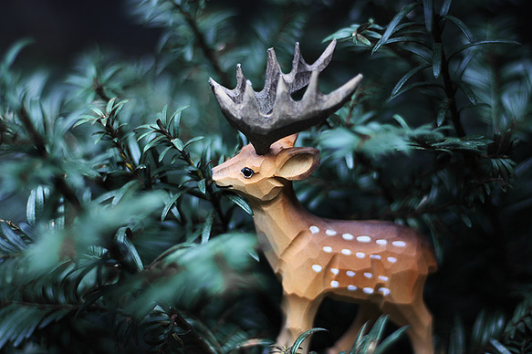 梅花鹿の手作り木彫り実木の動物の小鹿の飾り、新年の贈り物長寿と繁栄を象徴しています 8枚目の画像