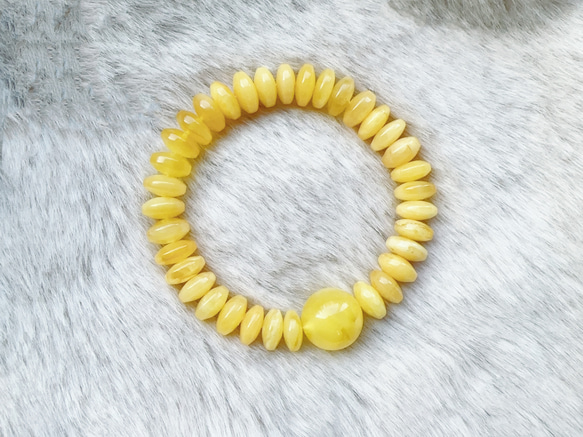 バルト海の天然蜜蝋、琥珀、黄金のツイストハニーアンバー、暖かく