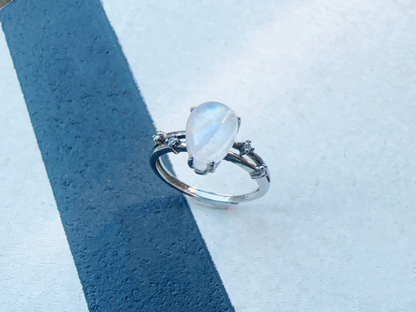 天然月光石 藍月光 純銀戒指 水滴 藍暈 質感時尚 6月生日石 第5張的照片