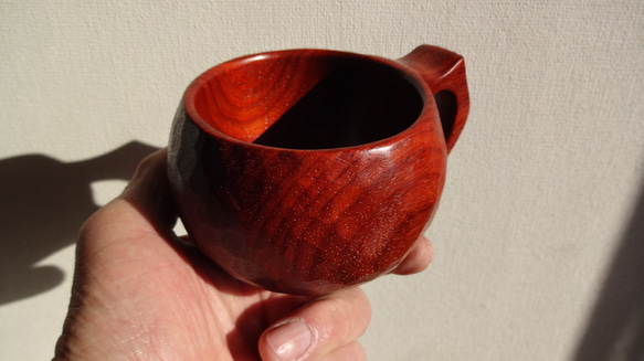 赤レンガ色の一木彫りコーヒーカップ 7枚目の画像