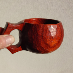 赤レンガ色の一木彫りコーヒーカップ 6枚目の画像