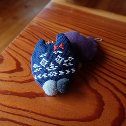 能登半島地震災害支援こぎん刺しネコキーホルダー【チャリティー☺︎刺繍】猫♡刺し子☺︎ 猫の日2024 4枚目の画像