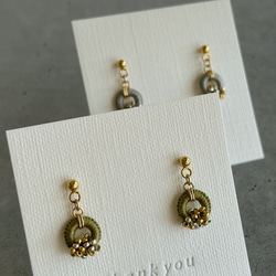 【色糸の粒々リトルリングピアスorイヤリング＊グレー】サージカルステンレスピアス/ガラスビーズ 4枚目の画像