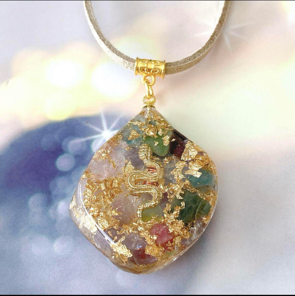 白蛇抜殻入り 御守りオルゴナイト ネックレス 蛇様 ネックレス