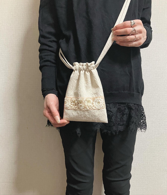 ❤️肩が痛くならないインド刺繍レース付き巾着スマホポーチ 