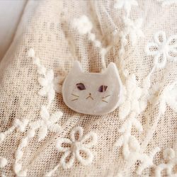 烏魯魯眼貓胸針（白）螺鈿風格/珍珠白/白貓 第7張的照片