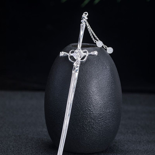 剣モチーフのかんざし：ネフライトとスターリングシルバーで上品な輝き  