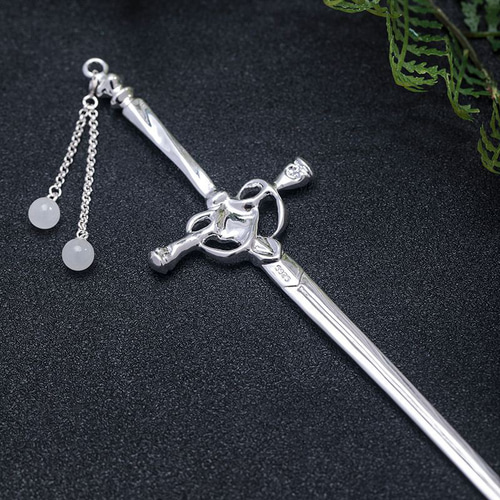 剣モチーフのかんざし：ネフライトとスターリングシルバーで上品な輝き  