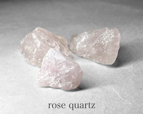 rose quartz / ローズクォーツ原石 G ( 3個セット・レインボーあり