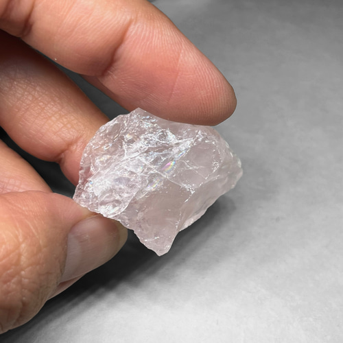 rose quartz / ローズクォーツ原石 G ( 3個セット・レインボーあり