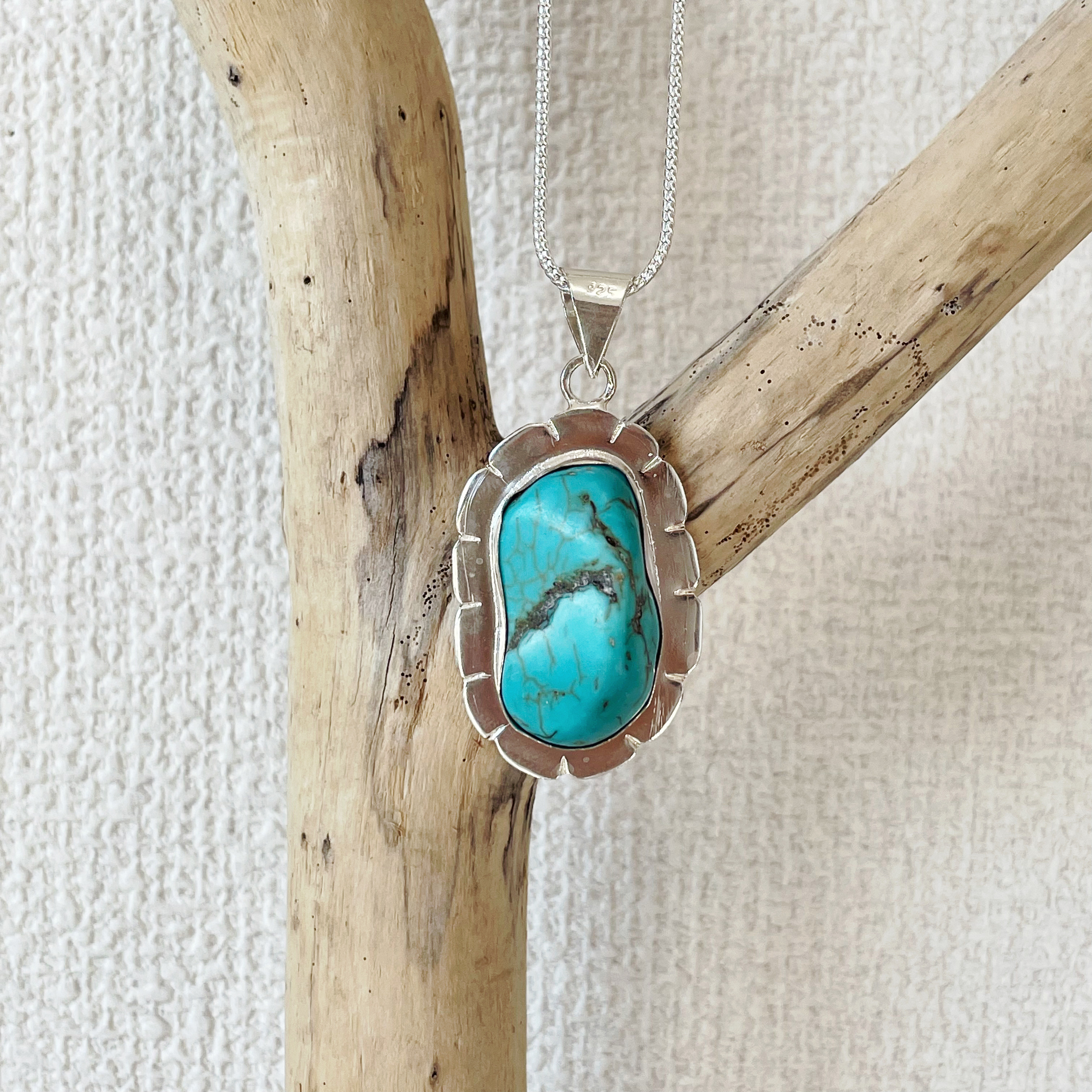 ハウライトターコイズのネックレス