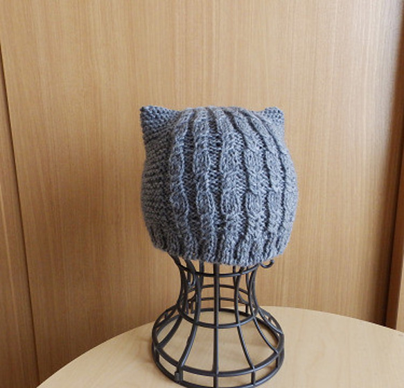 大人の可愛い 猫耳ニット帽子【送料無料】秋冬　手編み 1枚目の画像
