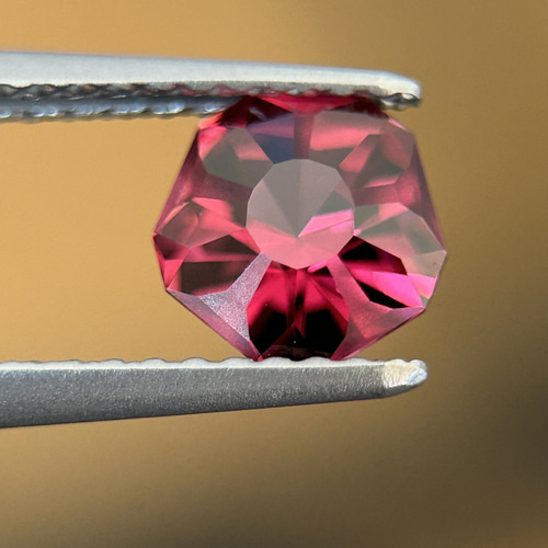 スリランカ産非加熱天然グロッシュライトガーネットルース スリランカ産非加熱天然ロードライトガーネットルース 指輪・リング