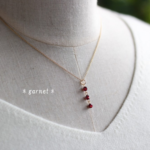 ハンドメイド ネックレス 3つのガーネット f4a41964b2568fe8409c5699a2b103