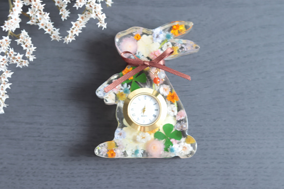 【選べる誕生石・受注製作】「小花を閉じ込めて」ウサギさんと“イースタ”水中花の花時計＊プリザーブド&ドライフラワー 16枚目の画像