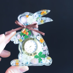 【選べる誕生石・受注製作】「小花を閉じ込めて」ウサギさんと“イースタ”水中花の花時計＊プリザーブド&ドライフラワー 10枚目の画像