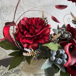 「送料無料」高級感漂う真っ赤なベルベット花材のフラワーアレンジメント 5枚目の画像