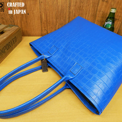 ☆透明感のあるネイビーブルー☆クロコ柄レザーのミニトートバッグです