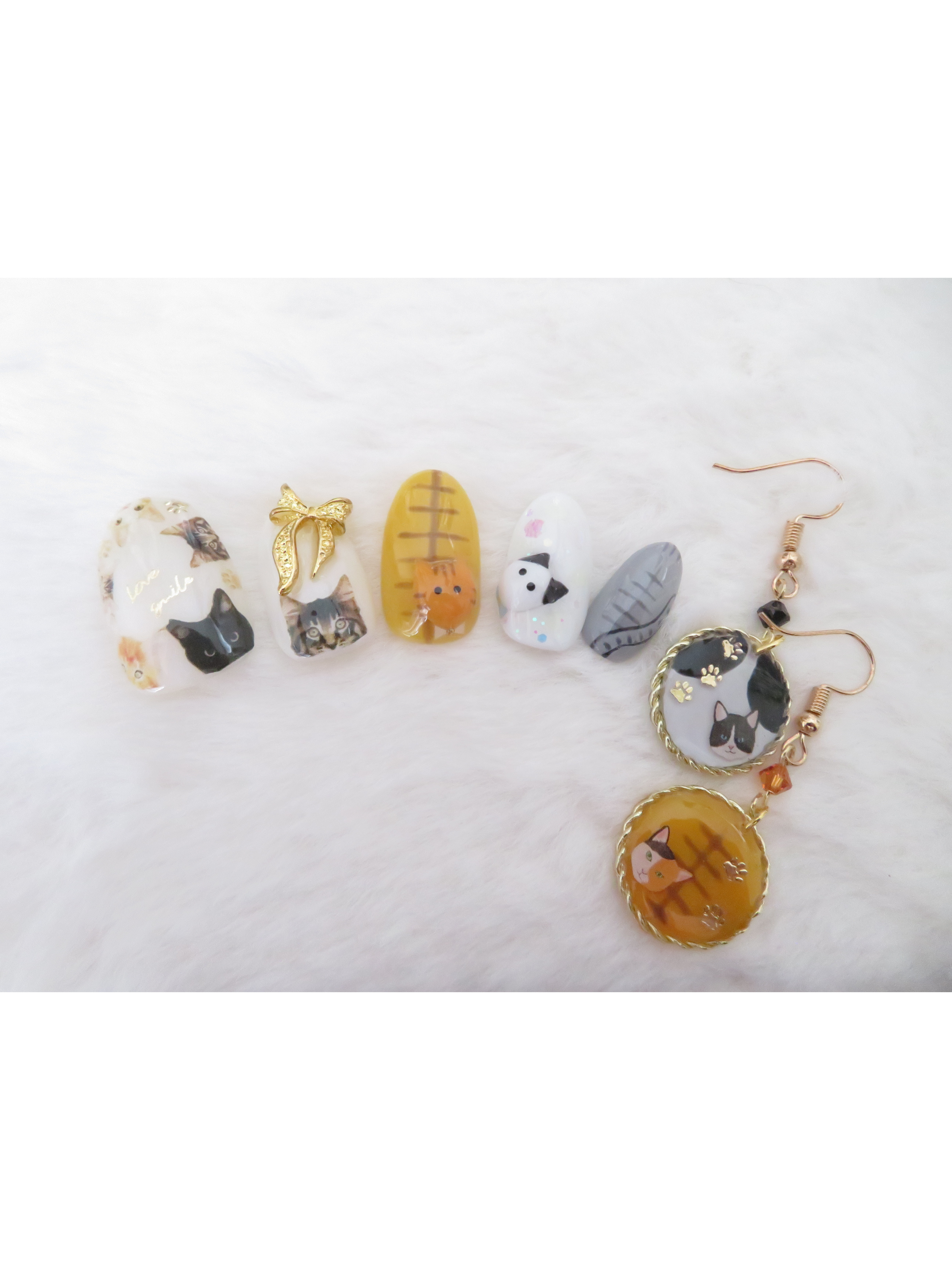 ネコと一緒におでかけネイルチップとピアスまたはイヤリングセット