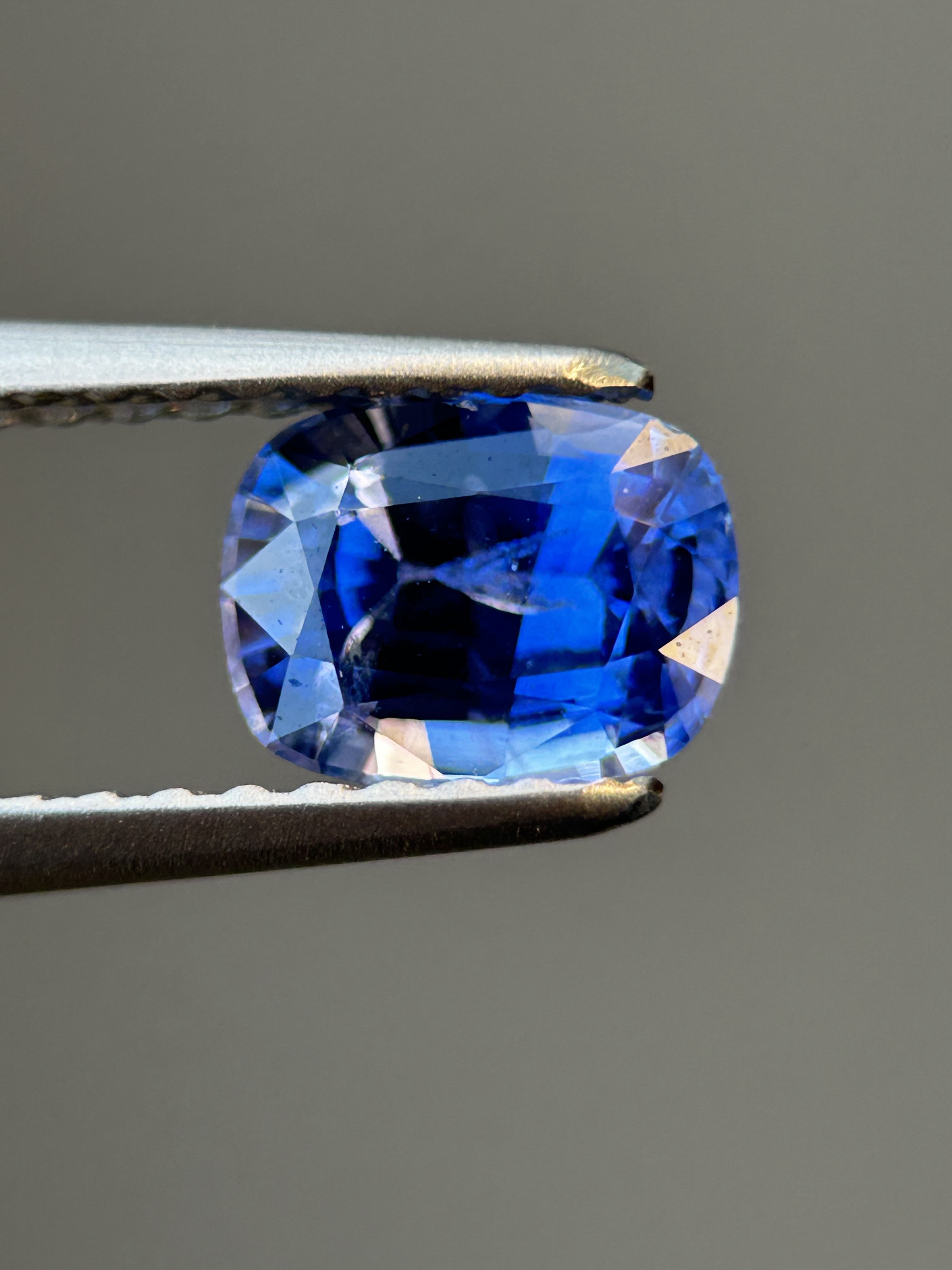 スリランカ産加熱天然ブルーサファイアルース