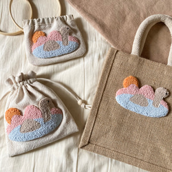 ネッシー　ジュートバッグ　ランチトート　軽量　大人かわいい　もこもこ　刺繍　くすみカラー　麻　パンチニードル　北欧 9枚目の画像