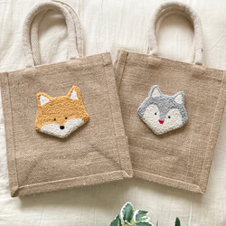 北欧　ジュートバッグ　ランチバッグ　軽量　きつね　オオカミ　動物　アニマル　刺繍　もこもこ　毛糸　ナチュラル　かわいい 1枚目の画像