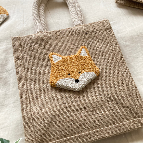 北欧　ジュートバッグ　ランチバッグ　軽量　きつね　オオカミ　動物　アニマル　刺繍　もこもこ　毛糸　ナチュラル　かわいい 5枚目の画像