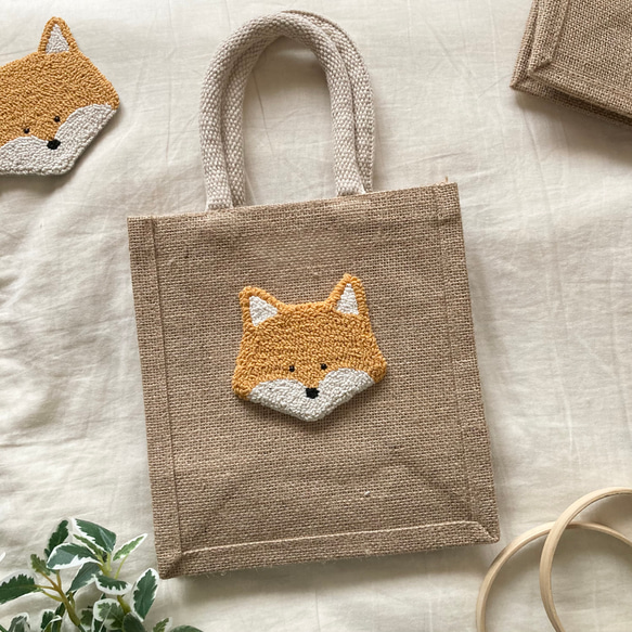 北欧　ジュートバッグ　ランチバッグ　軽量　きつね　オオカミ　動物　アニマル　刺繍　もこもこ　毛糸　ナチュラル　かわいい 4枚目の画像