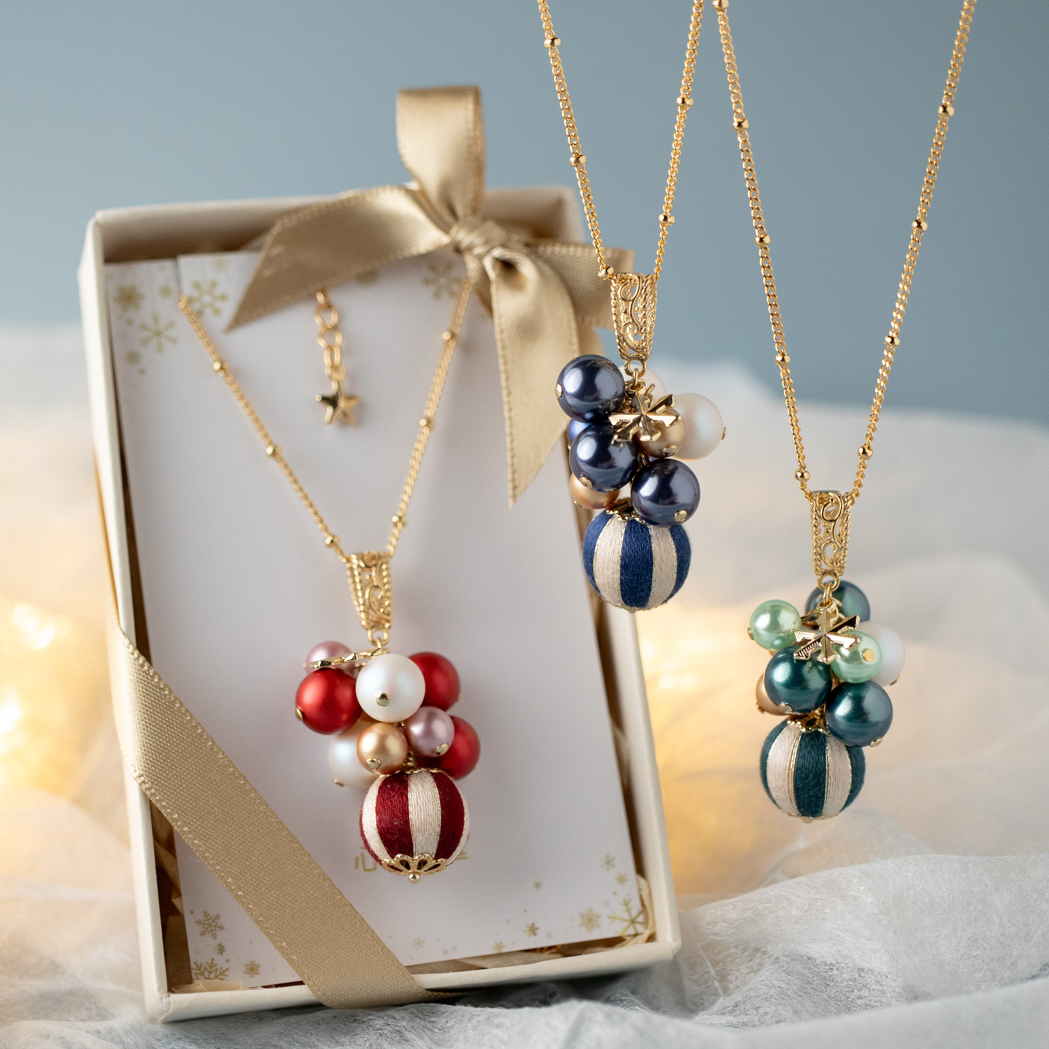 冬を飾る　刺繍糸で作るオーナメントのネックレス