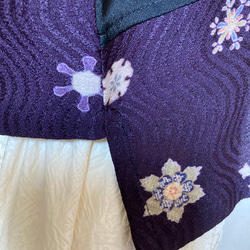 着物リメイク　ハンドメイド　ベスト　絹　黒　紫 3枚目の画像