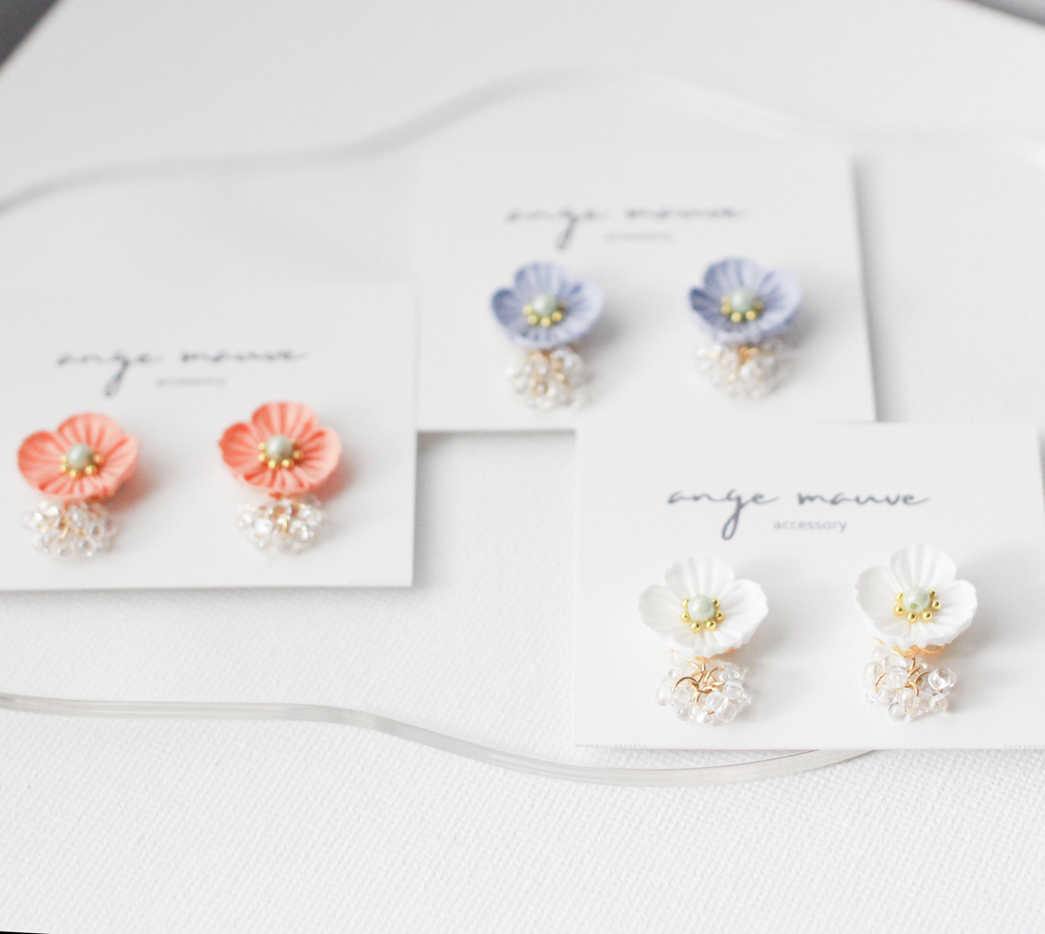 ふんわり春色 ポピー (orange,blue,white) つまみ細工 ピアス